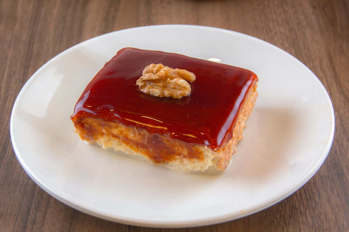 Trilece - Balkan dessert with three types of milk