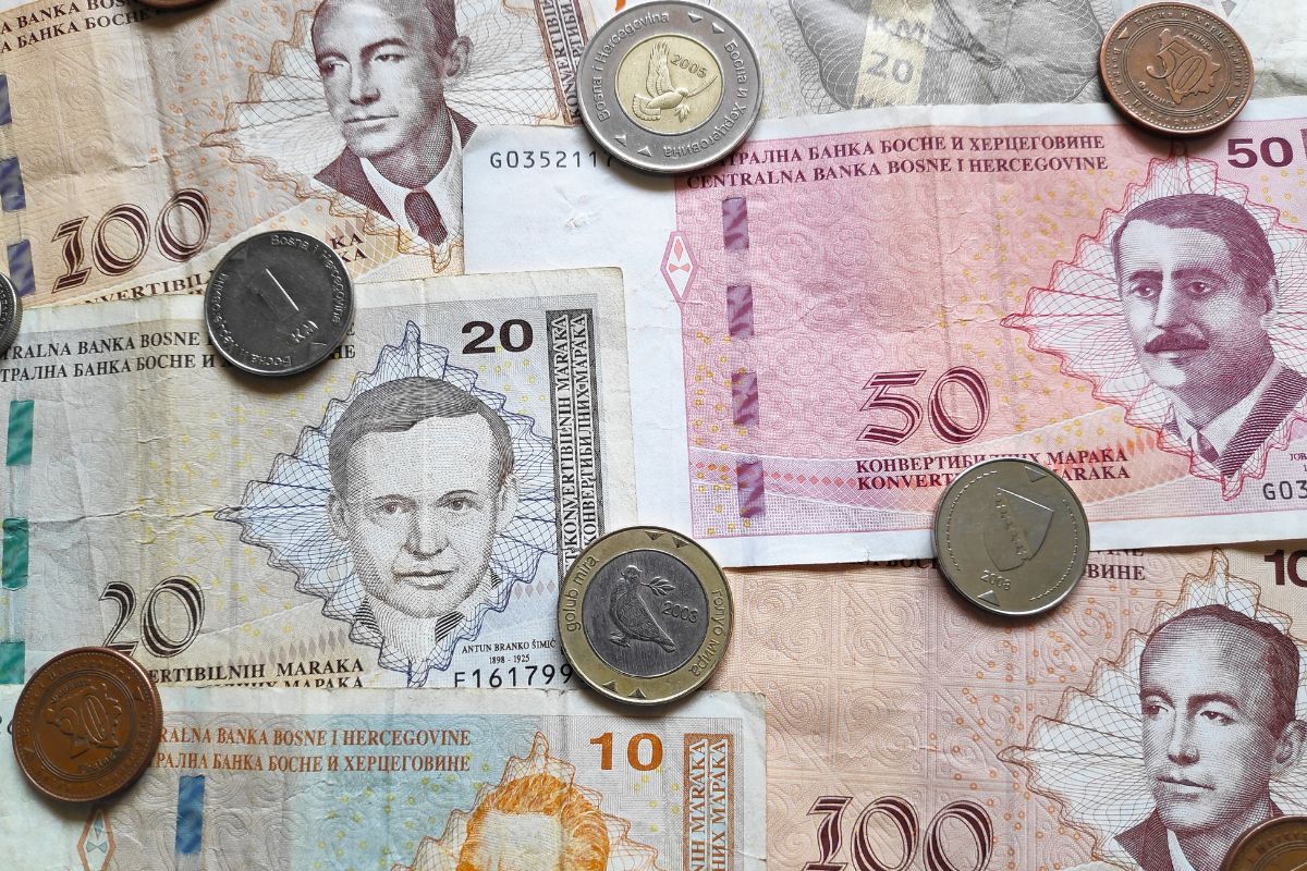 Bosnian convertible mark banknotes and coins